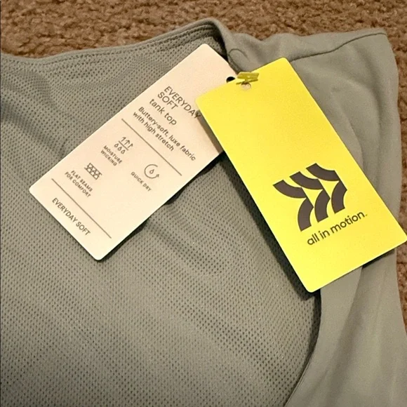 New All in Motion 2 Piece Sage Work Out Set - Picture 4 of 10